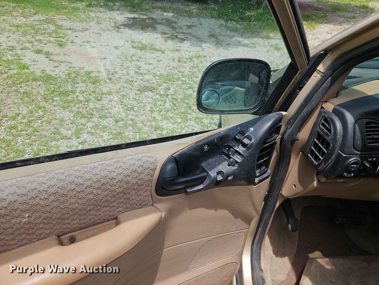 image for item EO8529 2000 Dodge Grand Caravan SE van
