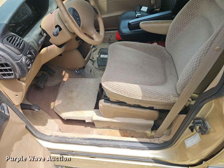 image for item EO8529 2000 Dodge Grand Caravan SE van