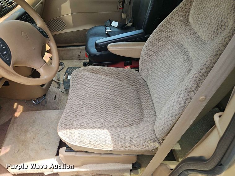 image for item EO8529 2000 Dodge Grand Caravan SE van