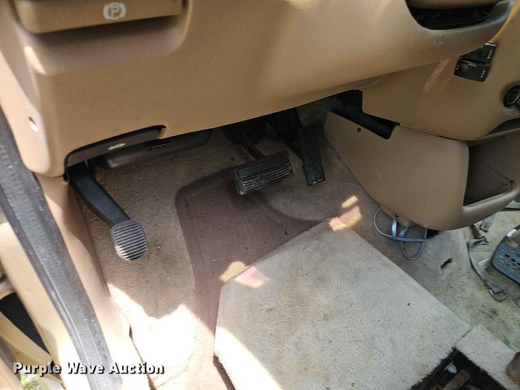 image for item EO8529 2000 Dodge Grand Caravan SE van
