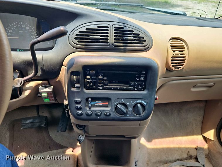 image for item EO8529 2000 Dodge Grand Caravan SE van