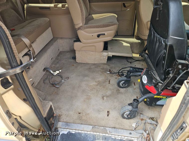 image for item EO8529 2000 Dodge Grand Caravan SE van