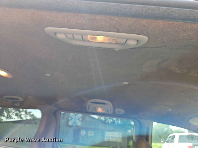 image for item EO8529 2000 Dodge Grand Caravan SE van