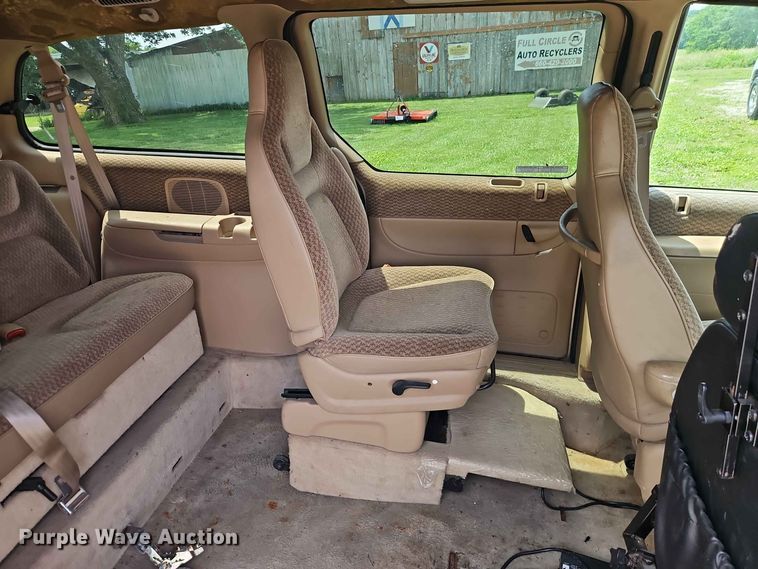 image for item EO8529 2000 Dodge Grand Caravan SE van
