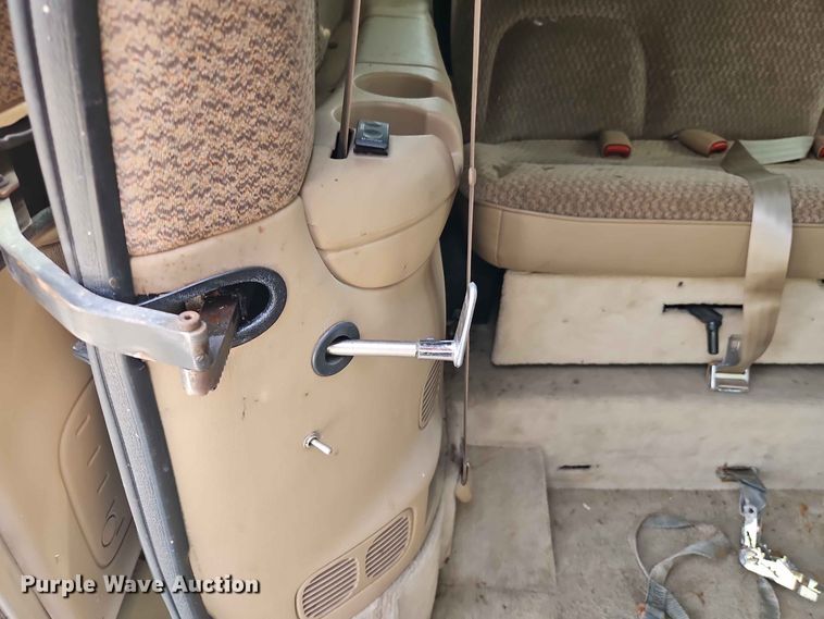 image for item EO8529 2000 Dodge Grand Caravan SE van