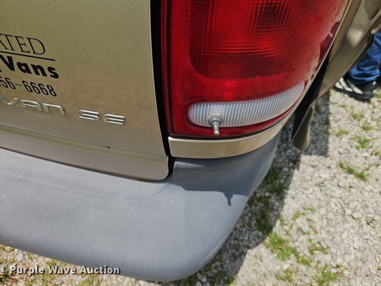 image for item EO8529 2000 Dodge Grand Caravan SE van