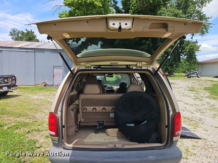 image for item EO8529 2000 Dodge Grand Caravan SE van