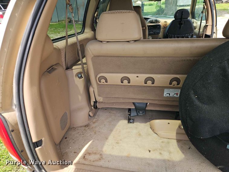 image for item EO8529 2000 Dodge Grand Caravan SE van