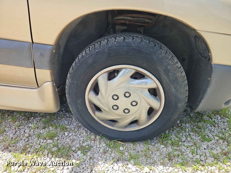 image for item EO8529 2000 Dodge Grand Caravan SE van
