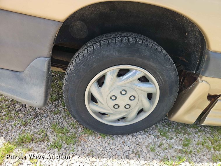 image for item EO8529 2000 Dodge Grand Caravan SE van