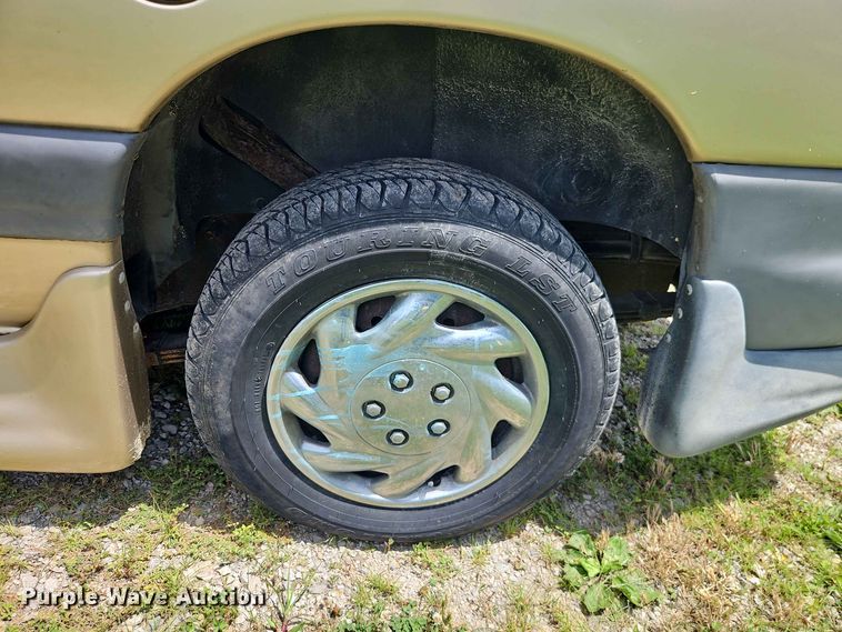 image for item EO8529 2000 Dodge Grand Caravan SE van