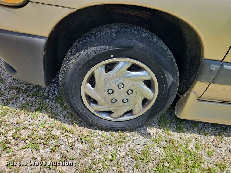 image for item EO8529 2000 Dodge Grand Caravan SE van