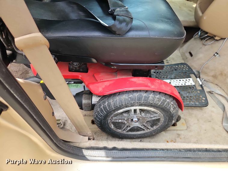 image for item EO8529 2000 Dodge Grand Caravan SE van