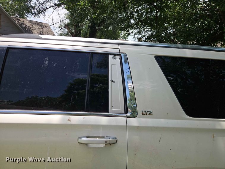 image for item EO8548 2015 Chevrolet Suburban 1500  SUV