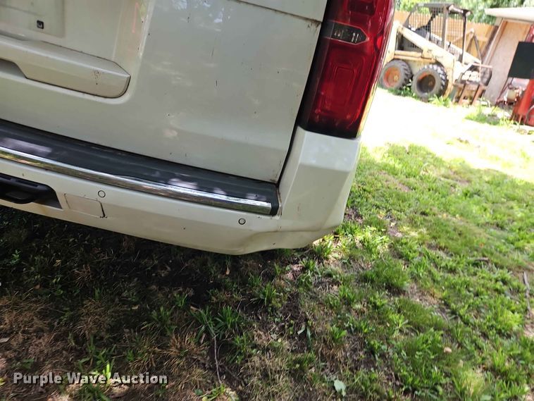 image for item EO8548 2015 Chevrolet Suburban 1500  SUV