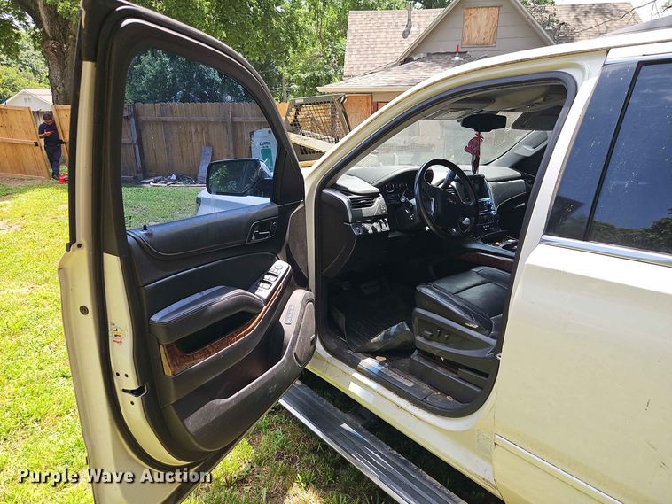 image for item EO8548 2015 Chevrolet Suburban 1500  SUV