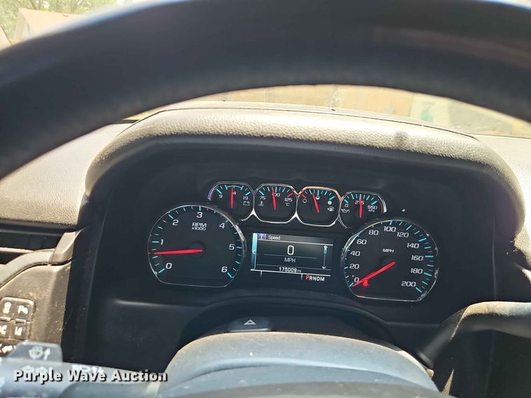 image for item EO8548 2015 Chevrolet Suburban 1500  SUV