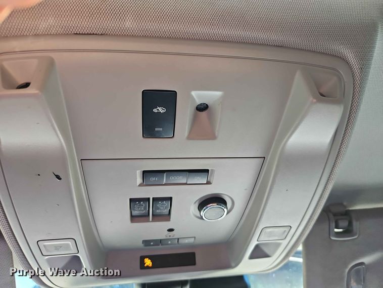 image for item EO8548 2015 Chevrolet Suburban 1500  SUV