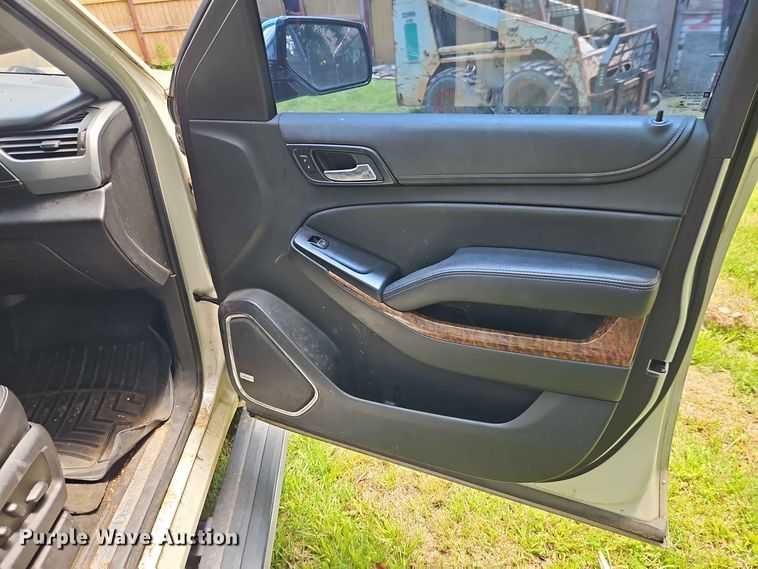 image for item EO8548 2015 Chevrolet Suburban 1500  SUV