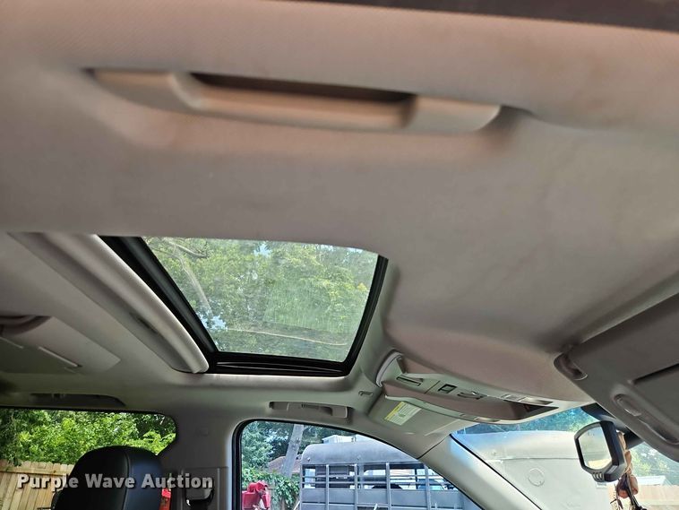 image for item EO8548 2015 Chevrolet Suburban 1500  SUV