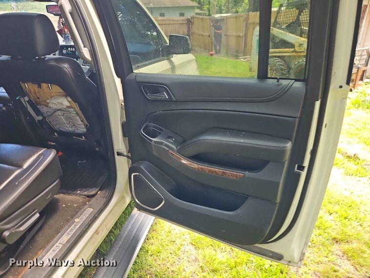 image for item EO8548 2015 Chevrolet Suburban 1500  SUV