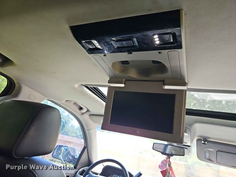 image for item EO8548 2015 Chevrolet Suburban 1500  SUV