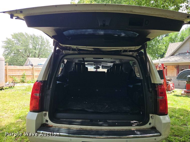 image for item EO8548 2015 Chevrolet Suburban 1500  SUV