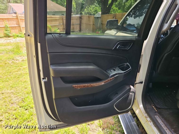 image for item EO8548 2015 Chevrolet Suburban 1500  SUV