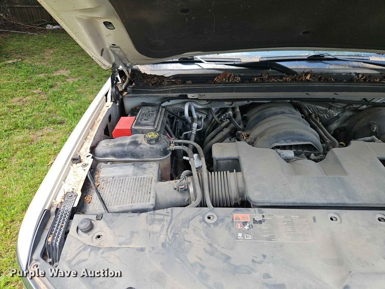 image for item EO8548 2015 Chevrolet Suburban 1500  SUV