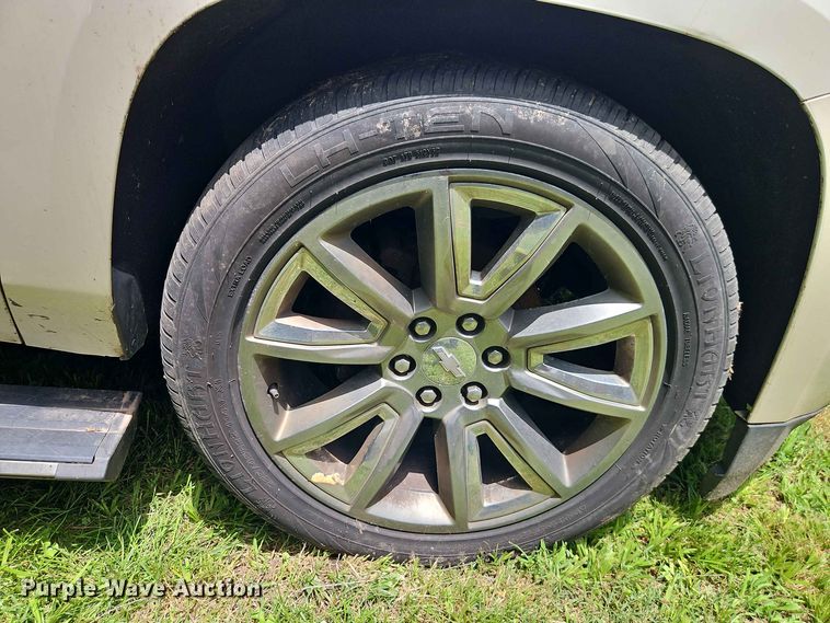 image for item EO8548 2015 Chevrolet Suburban 1500  SUV