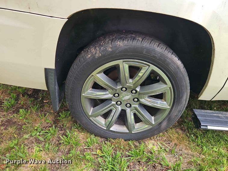 image for item EO8548 2015 Chevrolet Suburban 1500  SUV