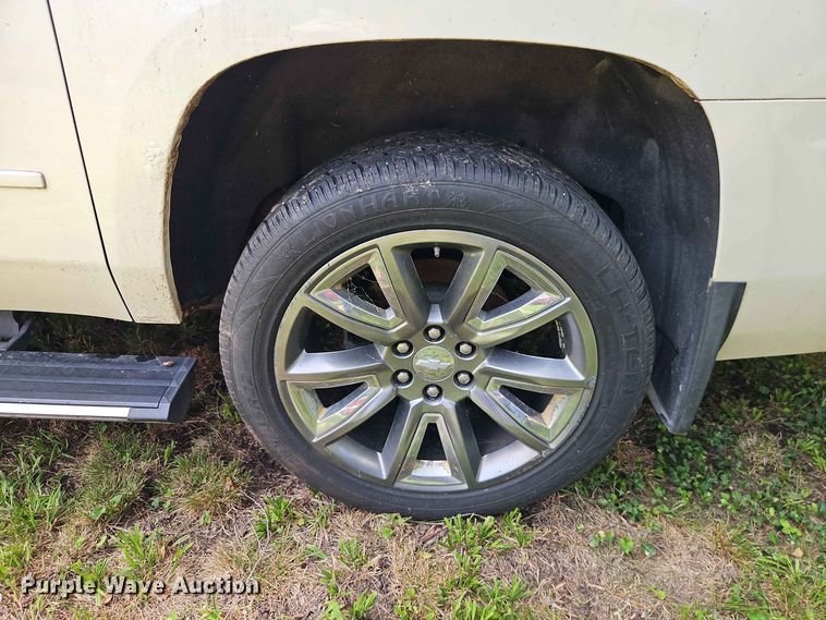 image for item EO8548 2015 Chevrolet Suburban 1500  SUV
