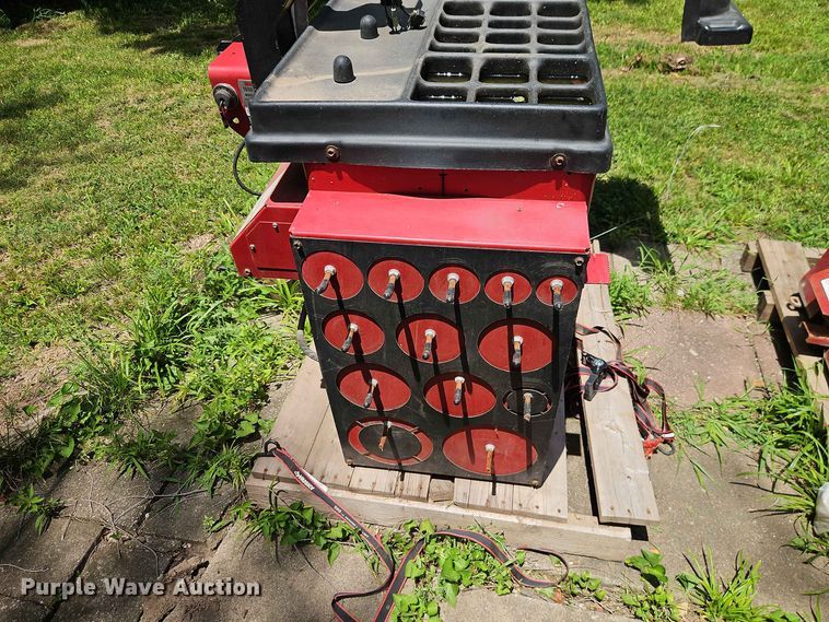 image for item EO8549 Coats Tire changer & tire balancer