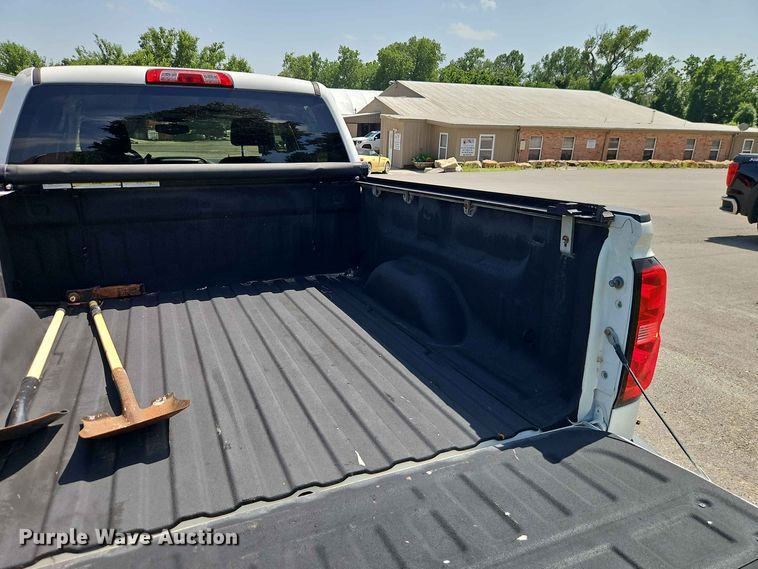 image for item EO8556 2015 Chevrolet Silverado 1500 Crew Cab pickup truck