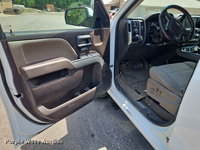 image for item EO8556 2015 Chevrolet Silverado 1500 Crew Cab pickup truck