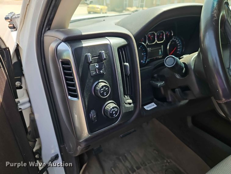 image for item EO8556 2015 Chevrolet Silverado 1500 Crew Cab pickup truck