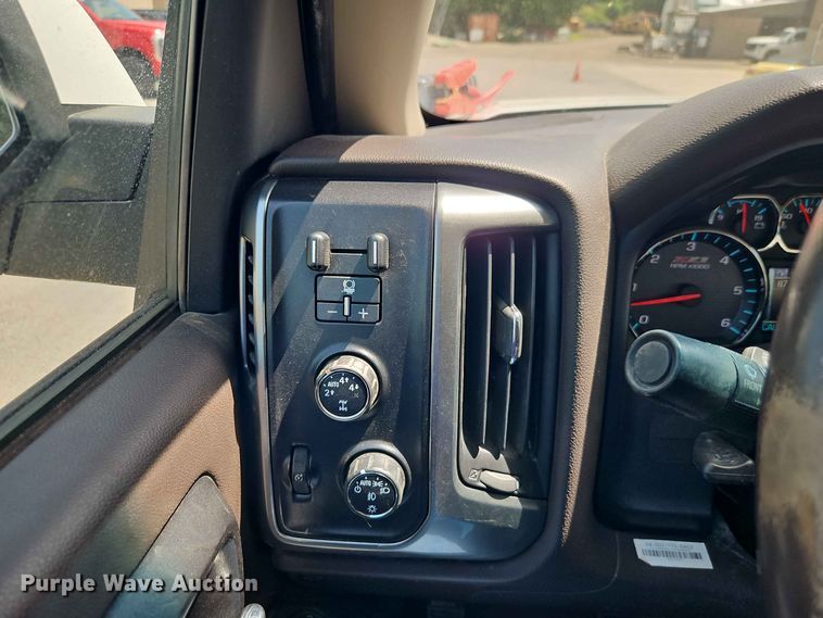 image for item EO8556 2015 Chevrolet Silverado 1500 Crew Cab pickup truck