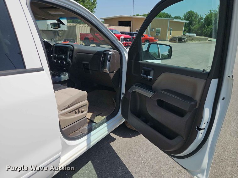 image for item EO8556 2015 Chevrolet Silverado 1500 Crew Cab pickup truck