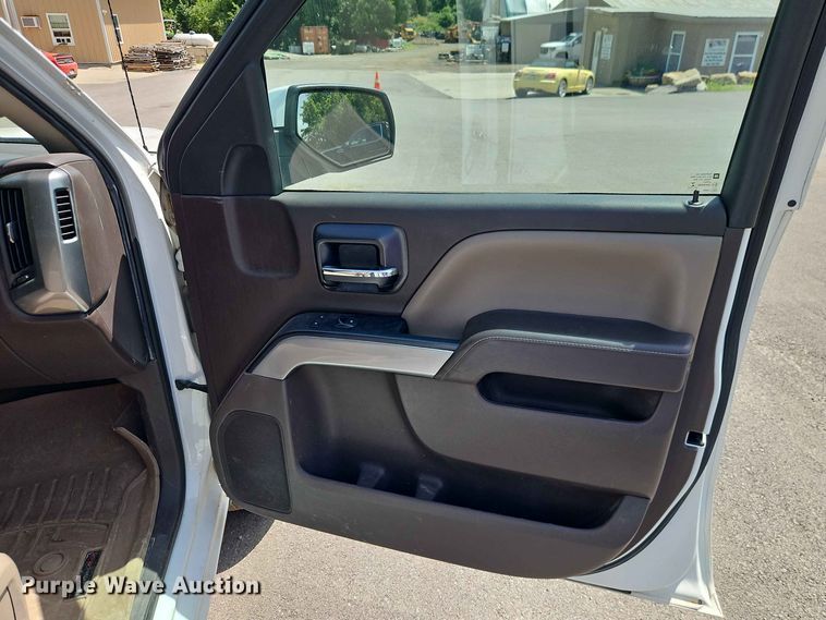 image for item EO8556 2015 Chevrolet Silverado 1500 Crew Cab pickup truck