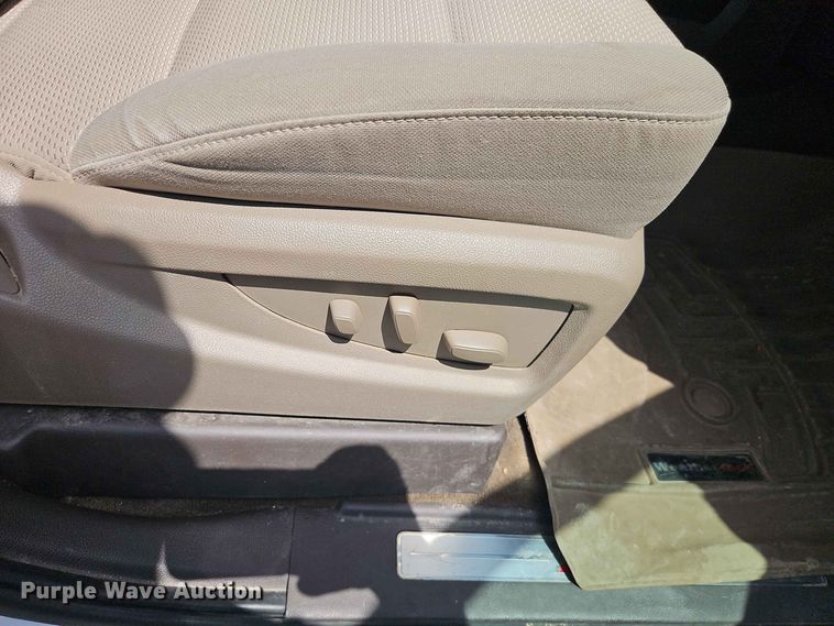 image for item EO8556 2015 Chevrolet Silverado 1500 Crew Cab pickup truck