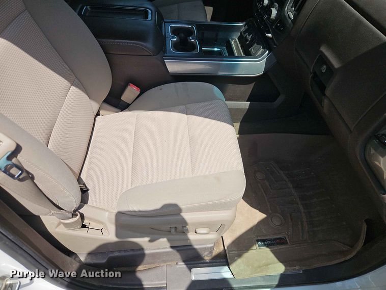 image for item EO8556 2015 Chevrolet Silverado 1500 Crew Cab pickup truck