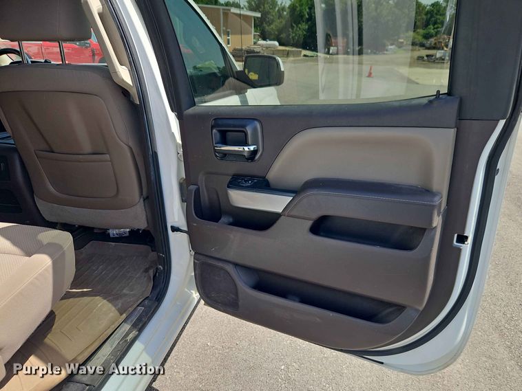 image for item EO8556 2015 Chevrolet Silverado 1500 Crew Cab pickup truck