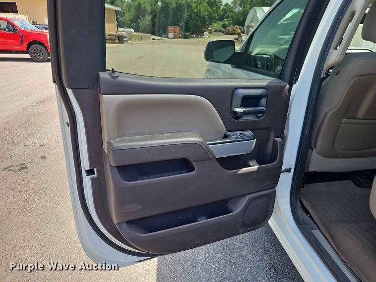 image for item EO8556 2015 Chevrolet Silverado 1500 Crew Cab pickup truck
