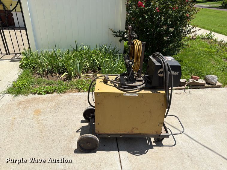 image for item EO8593 Hobart welder