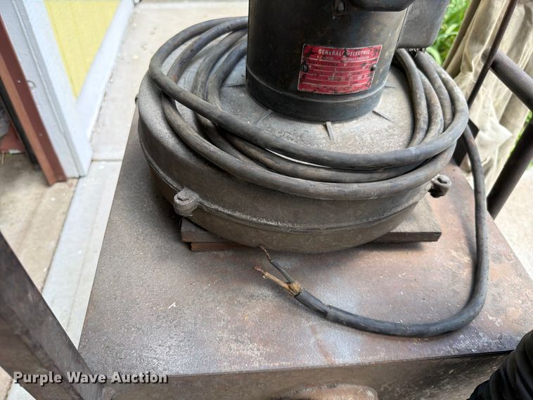 image for item EO8594 Ace A-72 dust collector