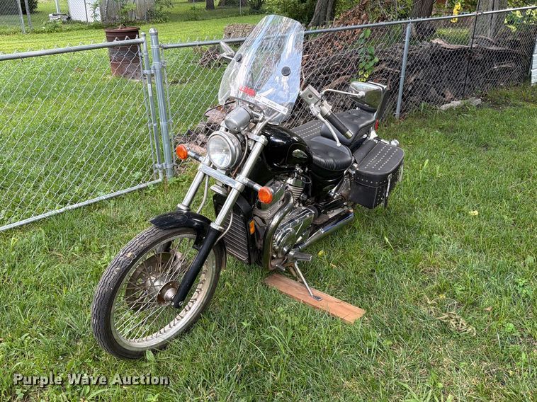 image for item EO8595 1997 Suzuki Intruder 800 motorcycle