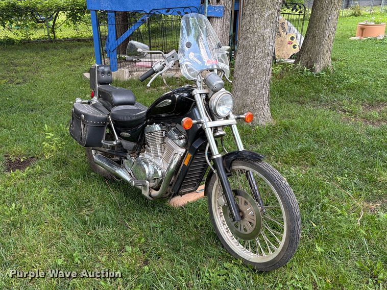 image for item EO8595 1997 Suzuki Intruder 800 motorcycle