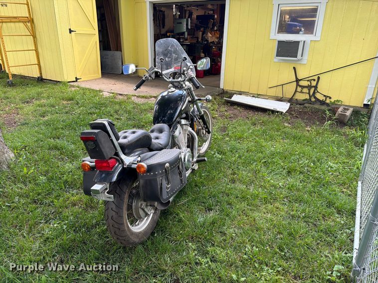 image for item EO8595 1997 Suzuki Intruder 800 motorcycle