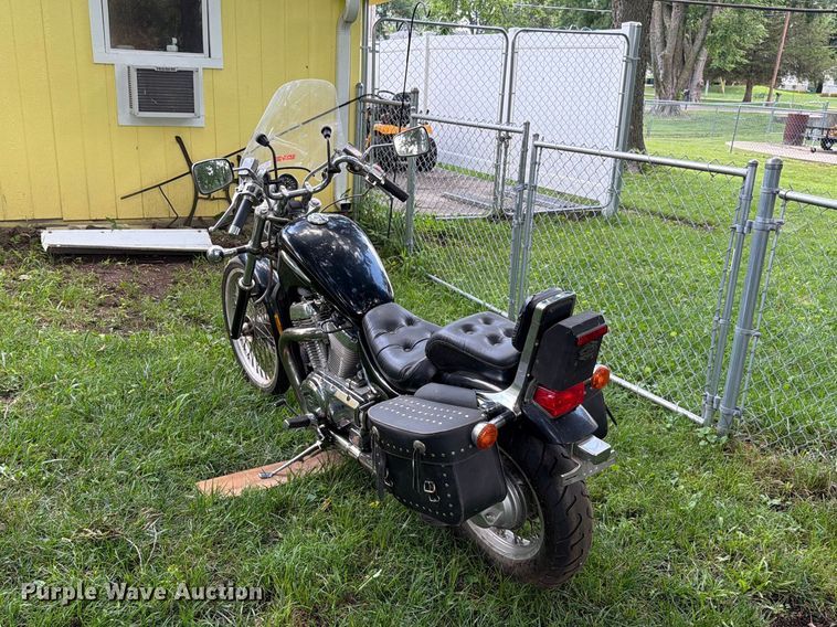 image for item EO8595 1997 Suzuki Intruder 800 motorcycle