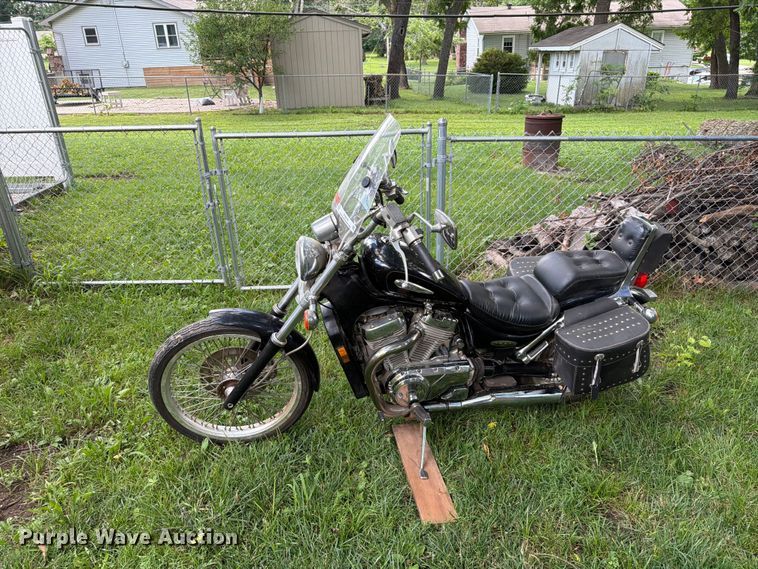 image for item EO8595 1997 Suzuki Intruder 800 motorcycle